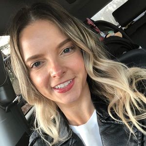 Meet your Posher, Liana